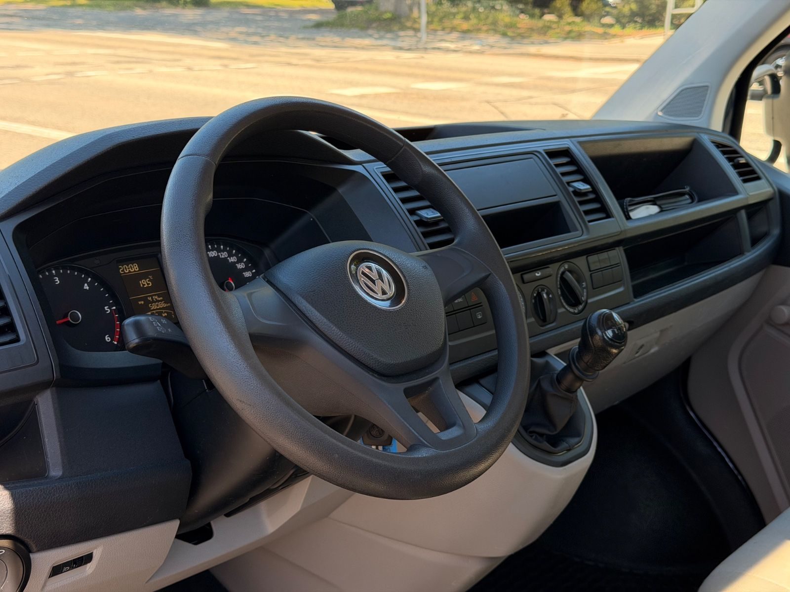 Volkswagen T6 Transporter Pritsche – Bild 7
